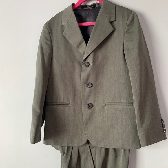 George Suit - Picture 4 of 5